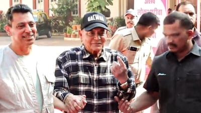 Screenwriter and actor Salim Khan shows his ink marked finger after casting vote at a polling station during the Brihanmumbai Municipal Corporation (BMC) elections. (PTI) Screenwriter and actor Salim Khan shows his ink marked finger after casting vote at a polling station during the Brihanmumbai Municipal Corporation (BMC) elections. (PTI)
