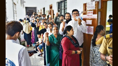 The situation led to confusion and sporadic chaos at multiple polling stations, with voters alleging poor communication and inadequate public awareness by the election machinery. (Mahendra Kolhe / HT)