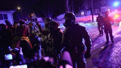 Law enforcement officers engage with demonstrators as tensions mount in the aftermath of a shooting involving federal authorities. REUTERS/Leah Millis (REUTERS)