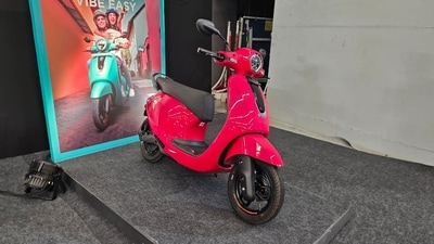 The Chetak C25 is positioned as the most affordable model in the electric Chetak lineup, featuring a full-metal body, retro-inspired design and a simplified feature set aimed at urban commuters The Chetak C25 is positioned as the most affordable model in the electric Chetak lineup, featuring a full-metal body, retro-inspired design and a simplified feature set aimed at urban commuters