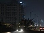 “This stretch is particularly unsafe for women travelling alone, especially at night due to poor lighting,” a resident added. (HT)