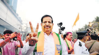 Navi Mumbai, India - Jan. 16, 2026:BJP Leader and Forest Minister Ganesh Naik garland statue of Chhatrapati Shivaji Maharaj Chowk in Vashi, after landslide victory in NMMC Elections, in Navi Mumbai, India, on Friday, January 16, 2026. (Photo by Bachchan Kumar/ HT PHOTO) (HT PHOTO) Navi Mumbai, India - Jan. 16, 2026:BJP Leader and Forest Minister Ganesh Naik garland statue of Chhatrapati Shivaji Maharaj Chowk in Vashi, after landslide victory in NMMC Elections, in Navi Mumbai, India, on Friday, January 16, 2026. (Photo by Bachchan Kumar/ HT PHOTO) (HT PHOTO)