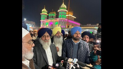 Shiromani Akali Dal (SAD) president Sukhbir Singh Badal addressing the media after visiting Banga-based Nabha Kanwal Raja Sahib in SBS Nagar on Friday. (HT) Shiromani Akali Dal (SAD) president Sukhbir Singh Badal addressing the media after visiting Banga-based Nabha Kanwal Raja Sahib in SBS Nagar on Friday. (HT)
