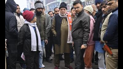 UP finance minister Suresh Khanna inspected Zone 1, where garbage-strewn streets, clogged drains and irregular waste collection was witnessed on Friday. (Sourced) UP finance minister Suresh Khanna inspected Zone 1, where garbage-strewn streets, clogged drains and irregular waste collection was witnessed on Friday. (Sourced)