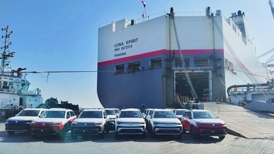 Maruti Suzuki dispatches the first export batch of the Victoris SUV from Indian ports Maruti Suzuki dispatches the first export batch of the Victoris SUV from Indian ports