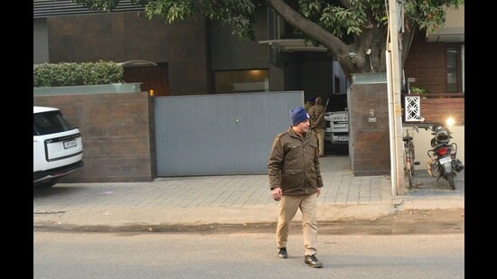As per information, around 10 chits were also found strewn outside his house, two of which bore the names of Shokeen and another gangster Mohabbat Randhawa. (HT Photo)