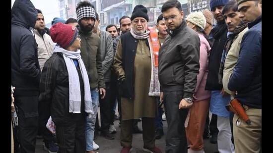 UP finance minister Suresh Khanna inspected Zone 1, where garbage-strewn streets, clogged drains and irregular waste collection was witnessed on Friday. (Sourced)