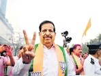 Navi Mumbai, India - Jan. 16, 2026:BJP Leader and Forest Minister Ganesh Naik garland statue of Chhatrapati Shivaji Maharaj Chowk in Vashi, after landslide victory in NMMC Elections, in Navi Mumbai, India, on Friday, January 16, 2026. (Photo by Bachchan Kumar/ HT PHOTO) (HT PHOTO)