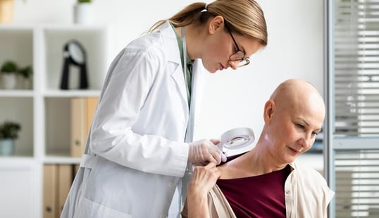 Several commonly used cancer therapies—such as anthracycline-based chemotherapies, radiation to the chest—can directly or indirectly injure the heart. (Freepik (Representative Image))
