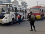 Commuters say the unchecked practice has made daily travel increasingly unsafe. (Manish/HT)