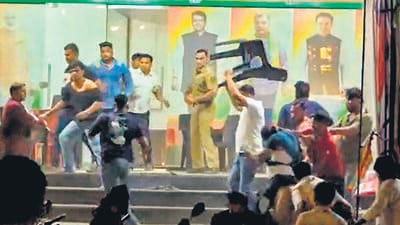 Clash breaks out between supporters of BJP MLA and ex-mayor Clash breaks out between supporters of BJP MLA and ex-mayor