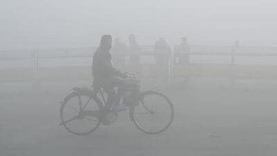 The minimum temperature was logged at 5.3°C -- two degrees below normal but 0.9°C higher than Saturday’s minimum. (HT Photo/Vipin Kumar) The minimum temperature was logged at 5.3°C -- two degrees below normal but 0.9°C higher than Saturday’s minimum. (HT Photo/Vipin Kumar)