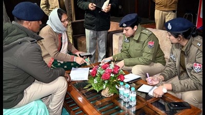 Under the new mechanism, complainants no longer have to make repeated rounds of police stations. (HT Photo) Under the new mechanism, complainants no longer have to make repeated rounds of police stations. (HT Photo)