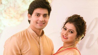 মেয়ে নিয়ে রাজ্যের বাইরে গিয়ে সমস্যায় পড়লেন রাহুল-প্রীতি! বিমানবন্দরে কী হল তাঁদের সঙ্গে? মেয়ে নিয়ে রাজ্যের বাইরে গিয়ে সমস্যায় পড়লেন রাহুল-প্রীতি! বিমানবন্দরে কী হল তাঁদের সঙ্গে?