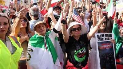 People march in support of nationwide protests in Iran in Los Angeles, one of them holding a ‘make Iran great again’ sign. REUTERS/Jill Connelly (REUTERS)