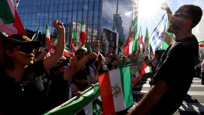 People take part in a march in support of nationwide protests in Iran, Los Angeles, California, U.S. January 18, 2026.  REUTERS/Jill Connelly (REUTERS)
