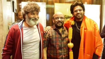 ఆ హిందీ దిగ్గజ డైరెక్టర్ సినిమాలంటే ఇష్టం, అలాంటివే తెలుగులో తీయాలని ఈ మూవీ చేశాం.. హీరో నవీన్ పోలిశెట్టి కామెంట్స్ ఆ హిందీ దిగ్గజ డైరెక్టర్ సినిమాలంటే ఇష్టం, అలాంటివే తెలుగులో తీయాలని ఈ మూవీ చేశాం.. హీరో నవీన్ పోలిశెట్టి కామెంట్స్