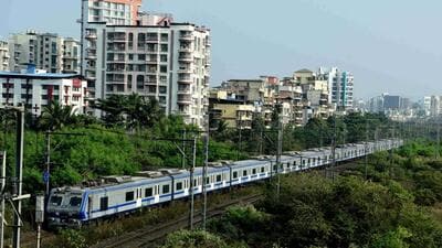 Navi Mumbai, India - December 31, 2021: Central Railway cancels AC local train services on the Trans-Harbour line due to poor response from commuters, at Seawoods, in Navi Mumbai, India, on Friday, December 31, 2021. (Photo by Bachchan Kumar/ HT PHOTO) (HT PHOTO) Navi Mumbai, India - December 31, 2021: Central Railway cancels AC local train services on the Trans-Harbour line due to poor response from commuters, at Seawoods, in Navi Mumbai, India, on Friday, December 31, 2021. (Photo by Bachchan Kumar/ HT PHOTO) (HT PHOTO)