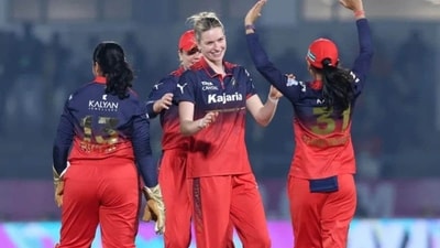 Royal Challengers Bengaluru (178/6) crushed Gujarat Giants (117/8) by 61 runs to notch up five wins on the bounce, seal a playoff spot, and stamp their authority with yet another ruthless bowling show. (BCCI) Royal Challengers Bengaluru (178/6) crushed Gujarat Giants (117/8) by 61 runs to notch up five wins on the bounce, seal a playoff spot, and stamp their authority with yet another ruthless bowling show. (BCCI)
