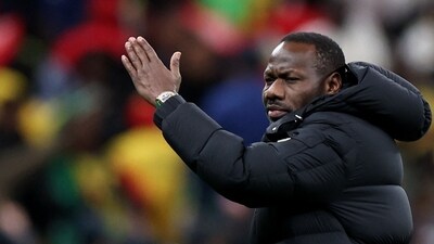 Senegal coach Pape Thiaw gestures for his players to leave the pitch after a penalty is awarded to Morocco. (REUTERS)