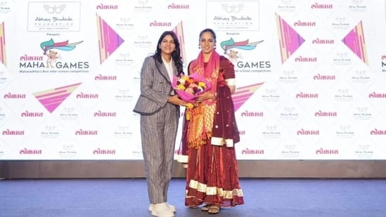 Trupti Abhay Bhutada of the Abhay Bhutada Foundation, along with Olympic Medalist Saina Nehwal, at the Mahagames event.