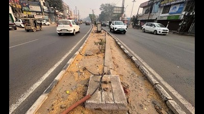 Around 100 to 150 streetlights are vanishing across Ludhiana every month, with local authorities struggling to trace the disappearance. (HT Photo) Around 100 to 150 streetlights are vanishing across Ludhiana every month, with local authorities struggling to trace the disappearance. (HT Photo)