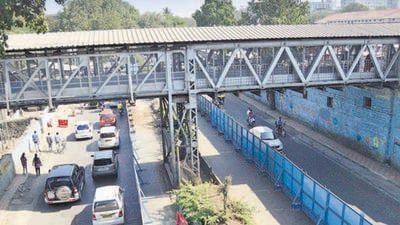 Pune, India - Dec. 11, 2018: Foot over bridge behind Pune Railway station (Parth Welankar story) in Pune, India, on Tuesday, December 11, 2018. (Photo by Ravindra Joshi/HT PHOTO) Pune, India - Dec. 11, 2018: Foot over bridge behind Pune Railway station (Parth Welankar story) in Pune, India, on Tuesday, December 11, 2018. (Photo by Ravindra Joshi/HT PHOTO)