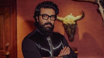 <p>రామ్ చరణ్ పేరు 7వ స్థానంలో ఉంది. నటుడు తన చిత్రాల గురించి చర్చల్లో ఉన్నాడు. జాన్వీ కపూర్, రామ్ చరణ్ జోడీగా నటిస్తున్న పెద్ది మూవీలోని చికిరి సాంగ్ బాగా వైరల్ అయింది.</p> <p>రామ్ చరణ్ పేరు 7వ స్థానంలో ఉంది. నటుడు తన చిత్రాల గురించి చర్చల్లో ఉన్నాడు. జాన్వీ కపూర్, రామ్ చరణ్ జోడీగా నటిస్తున్న పెద్ది మూవీలోని చికిరి సాంగ్ బాగా వైరల్ అయింది.</p>