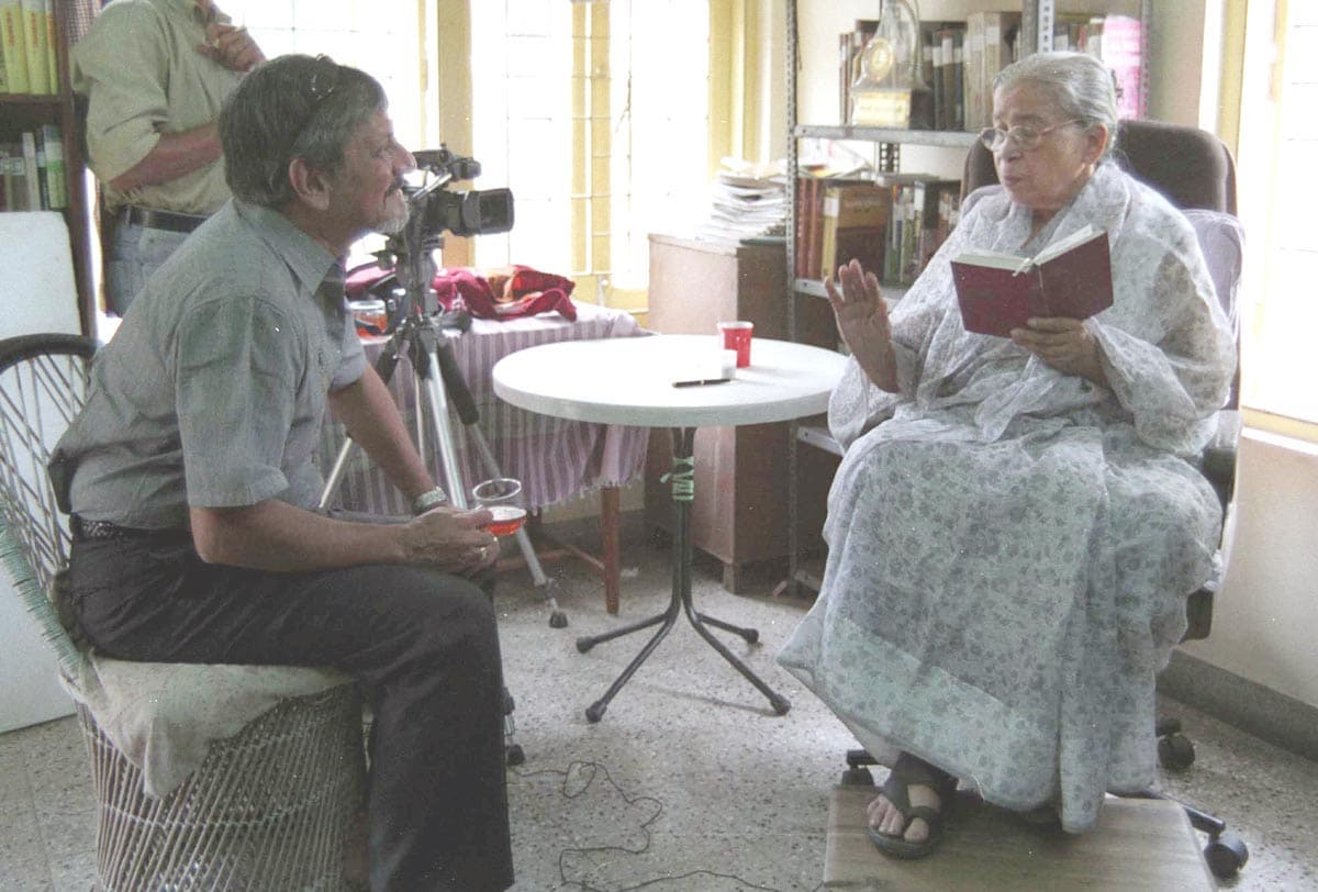 Amol Palekar with Mahasweta Devi in a photograph dated 8 November 2006 (HT Photo) Amol Palekar with Mahasweta Devi in a photograph dated 8 November 2006 (HT Photo)