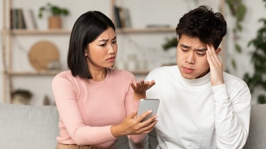 A Redditor asked people who have been cheated on what subtle sign made them realise their partner was cheating. (Shutterstock)