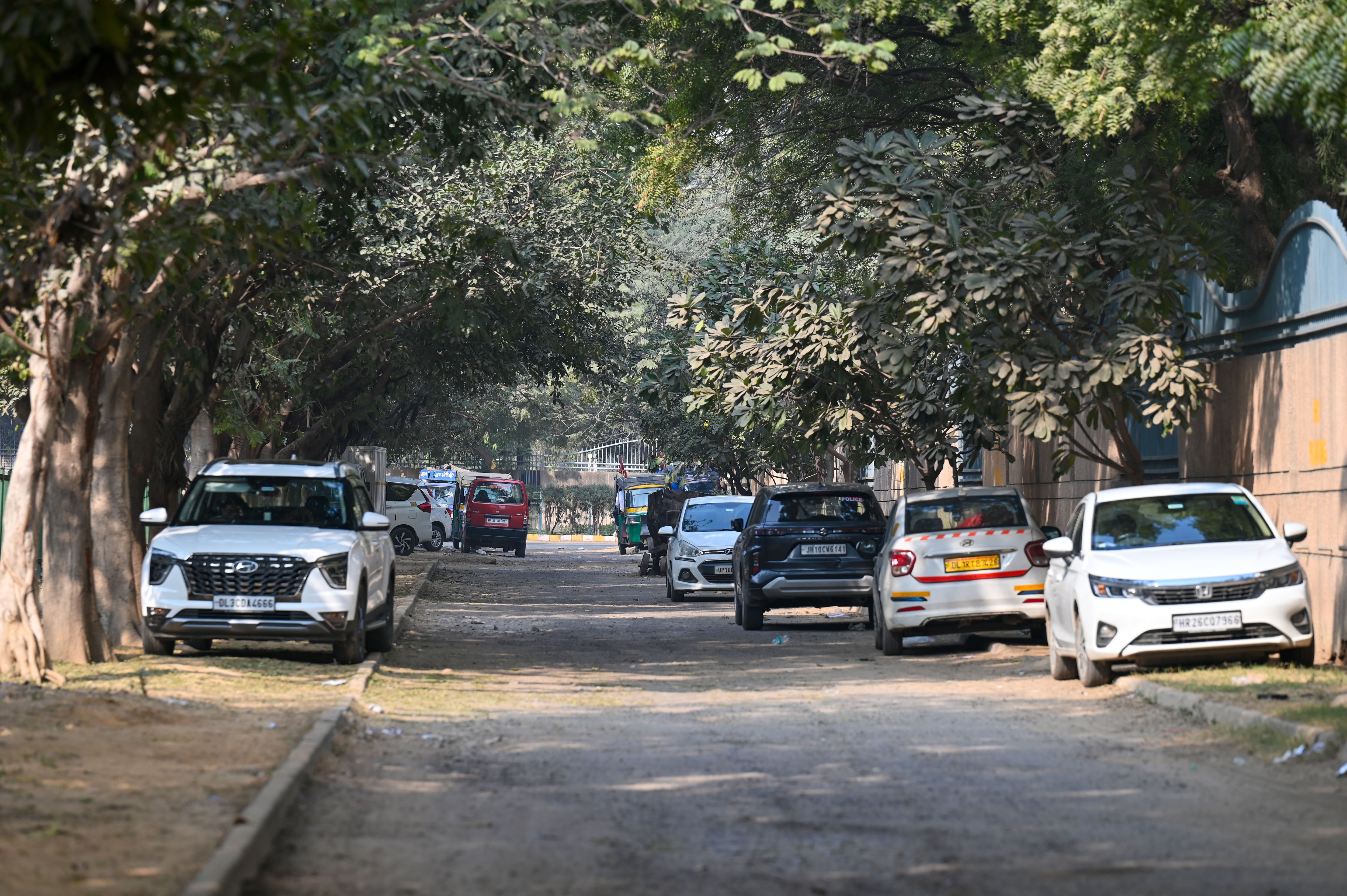 Illegally parked cars on road in Nirvana Country near the market, blocking pavements, as seen on Tuesday. (Parveen Kumar/HT) Illegally parked cars on road in Nirvana Country near the market, blocking pavements, as seen on Tuesday. (Parveen Kumar/HT)