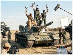 <p>సన్నీ డియోల్ నటించిన బోర్డర్ 2 సినిమా చూడటానికి ప్రేక్షకులు చాలా ఆసక్తిగా ఉన్నారు. 1997లో వచ్చిన మొదటి భాగం బోర్డర్ 1971 నాటి ఇండో-పాకిస్తాన్ యుద్ధం ఆధారంగా రూపొందించారు. రెండవ భాగం కూడా 1971 యుద్ధం నాటి మరో కోణాన్ని కథగా తీసుకొని రూపొందించారు. మొదటి భాగం బ్లాక్ బస్టర్ గా నిలిచింది. దీనికి సంబంధించిన చాలా ఆసక్తికరమైన విషయాలు ఇక్కడ చూడండి.</p>