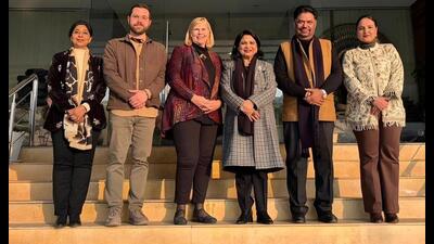 Chitkara University faculty members and faculty the University of Maryland during the concluding session of the International Winter School along with pro chancellor Madhu Chitkara Chitkara University. (HT) Chitkara University faculty members and faculty the University of Maryland during the concluding session of the International Winter School along with pro chancellor Madhu Chitkara Chitkara University. (HT)