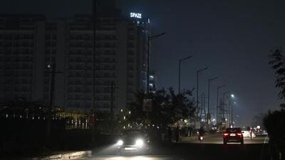 The NHAI also stated in its reply that streetlights were not functional in some stretches of the Delhi-Jaipur highway due to theft of electrical cables and panels. (HT) The NHAI also stated in its reply that streetlights were not functional in some stretches of the Delhi-Jaipur highway due to theft of electrical cables and panels. (HT)