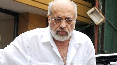 <p>బోర్డర్ మూవీ జేపీ దత్తా డ్రీమ్ ప్రాజెక్ట్. దివంగత సోదరుడు దీపక్ దత్తా జ్ఞాపకార్థం ఈ చిత్రాన్ని రూపొందించారు. దీపక్ భారత వైమానిక దళ పైలట్. అతను 1987లో విమాన ప్రమాదంలో మరణించాడు. తన డైరీ జ్ఞాపకాల ఆధారంగా జెపి దత్తా ఈ చిత్రాన్ని రాశారు.</p> <p>బోర్డర్ మూవీ జేపీ దత్తా డ్రీమ్ ప్రాజెక్ట్. దివంగత సోదరుడు దీపక్ దత్తా జ్ఞాపకార్థం ఈ చిత్రాన్ని రూపొందించారు. దీపక్ భారత వైమానిక దళ పైలట్. అతను 1987లో విమాన ప్రమాదంలో మరణించాడు. తన డైరీ జ్ఞాపకాల ఆధారంగా జెపి దత్తా ఈ చిత్రాన్ని రాశారు.</p>