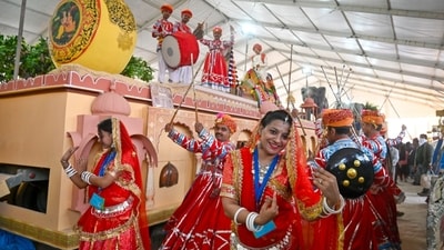Tableaux artists from Rajasthan dancing during the press preview. (Sanjeev Verma/HT Photo) Tableaux artists from Rajasthan dancing during the press preview. (Sanjeev Verma/HT Photo)