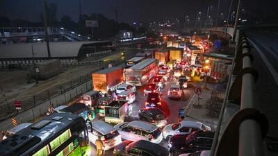 Heavy traffic seen on the National Highway-48 near Rajiv Chowk on Thursday. (Parveen Kumar/HT) Heavy traffic seen on the National Highway-48 near Rajiv Chowk on Thursday. (Parveen Kumar/HT)
