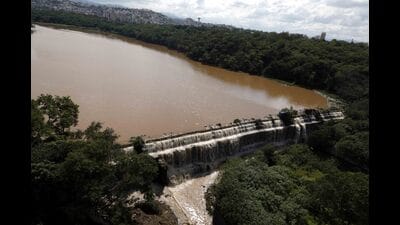 Jagdish Khanore, head, drainage department, said, the storage capacity of the lakes has reduced due to accumulated mud. PMC plans to dig and remove the mud and improve the water quality. (HT FILE)