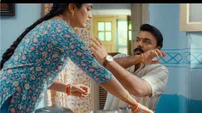 ఓం శాంతి శాంతి శాంతి: సినిమాలో ఈషా రెబ్బా, తరుణ్ భాస్కర్ (youtube) ఓం శాంతి శాంతి శాంతి: సినిమాలో ఈషా రెబ్బా, తరుణ్ భాస్కర్ (youtube)