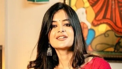 মাছের মাথা, ফিশফ্রাই থেকে মটন জিভে জল আনা সব বাঙালি পদে আইবুড়োভাত সারলেন মধুমিতা! আর কী কী ছিল মেনুতে? মাছের মাথা, ফিশফ্রাই থেকে মটন জিভে জল আনা সব বাঙালি পদে আইবুড়োভাত সারলেন মধুমিতা! আর কী কী ছিল মেনুতে?