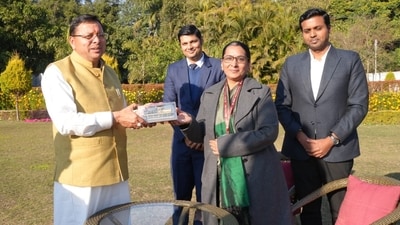 Uttarakhand Chief Minister Pushkar Singh Dhami during a meeting with Moradabad DRM Vinita Srivastava in Dehradun on Thursday. Uttarakhand Chief Minister Pushkar Singh Dhami during a meeting with Moradabad DRM Vinita Srivastava in Dehradun on Thursday.