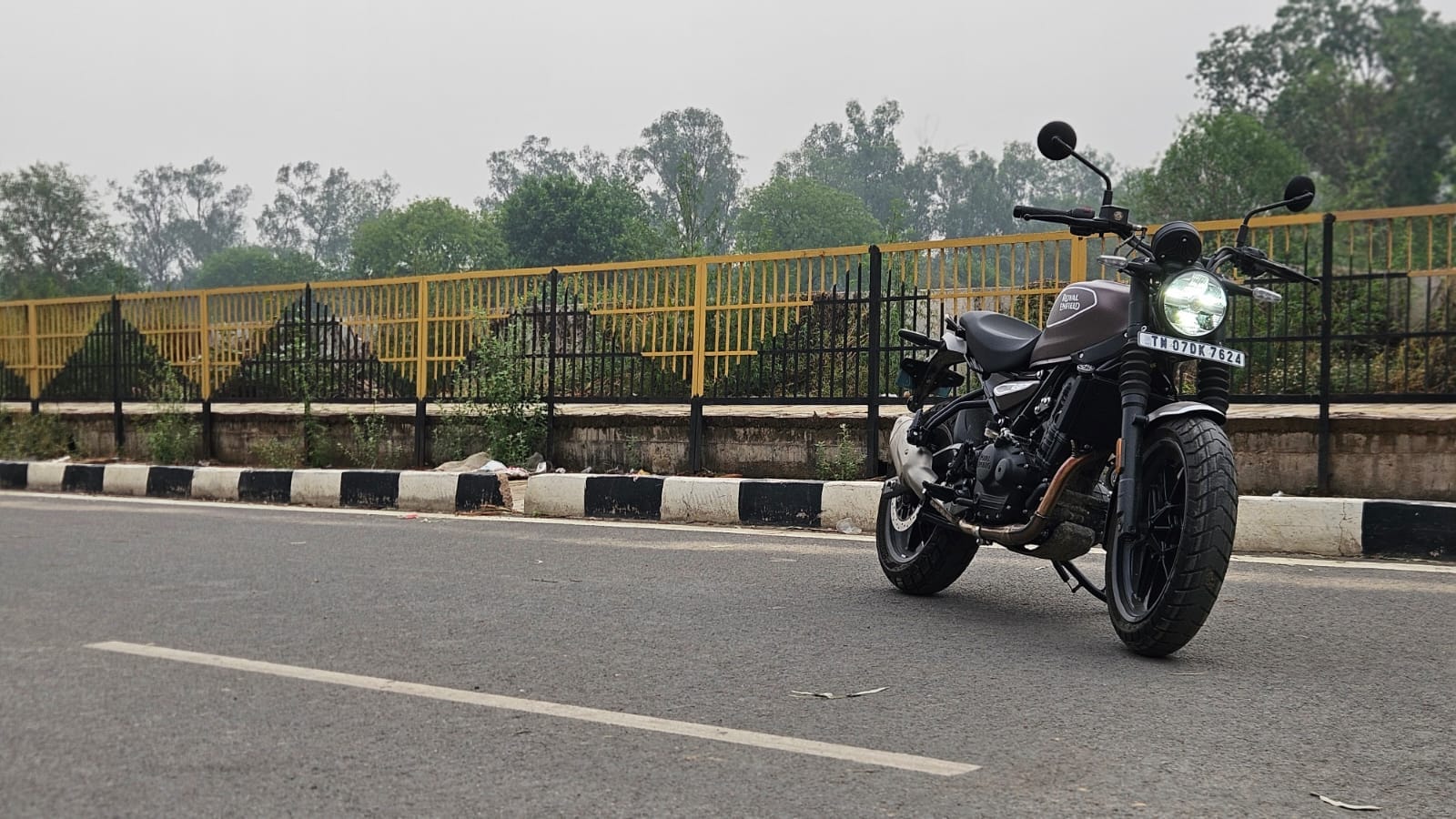 With the colour schemes of the Guerrilla 450, Royal Enfield ensured that it turned heads wherever it went. With the colour schemes of the Guerrilla 450, Royal Enfield ensured that it turned heads wherever it went.
