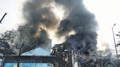 Navi Mumbai, India - Jan. 24, 2026:A massive fire broke out at a Chemical Company in the MIDC at Pawane area , in Navi Mumbai, India, on Saturday, January 24, 2026. (Photo by Bachchan Kumar/ HT PHOTO) (HT PHOTO) Navi Mumbai, India - Jan. 24, 2026:A massive fire broke out at a Chemical Company in the MIDC at Pawane area , in Navi Mumbai, India, on Saturday, January 24, 2026. (Photo by Bachchan Kumar/ HT PHOTO) (HT PHOTO)