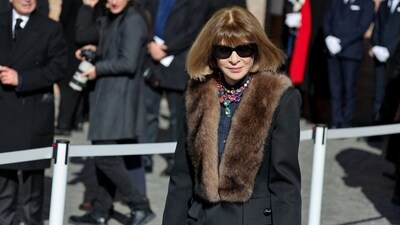Anna Wintour was captured by the paparazzi outside the Basilica of Saint Mary of the Angels and Martyrs as she attended the funeral ceremony in Rome, Italy.&nbsp; (REUTERS)