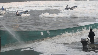 The water disruption is triggered by contamination in the Yamuna. (HT_PRINT) The water disruption is triggered by contamination in the Yamuna. (HT_PRINT)