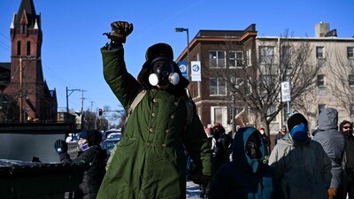 A protestor wears a gas mask as demonstators gather near the site of where state and local authorities say a man was shot and killed by federal agents earlier in the morning in Minneapolis, Minnesota, on January 24, 2026. Minnesota Governor Tim Walz said Saturday that federal agents deployed in Minneapolis as part of a sweeping immigration crackdown had carried out "another horrific shooting," less than three weeks after the fatal shooting of Renee Good. (Photo by ROBERTO SCHMIDT / AFP) (AFP) A protestor wears a gas mask as demonstators gather near the site of where state and local authorities say a man was shot and killed by federal agents earlier in the morning in Minneapolis, Minnesota, on January 24, 2026. Minnesota Governor Tim Walz said Saturday that federal agents deployed in Minneapolis as part of a sweeping immigration crackdown had carried out "another horrific shooting," less than three weeks after the fatal shooting of Renee Good. (Photo by ROBERTO SCHMIDT / AFP) (AFP)