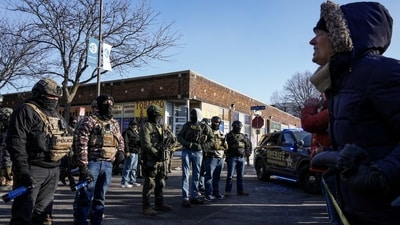 Federal agents stand guard at the scene of a shooting involving federal immigration agents in Minneapolis, Minnesota, U.S., January 24, 2026. REUTERS/Tim Evans (REUTERS)