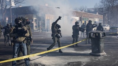 Federal agents during scuffles at the scene of a shooting involving federal immigration agents in Minneapolis, Minnesota, U.S., January 24, 2026. REUTERS/Tim Evans (REUTERS)