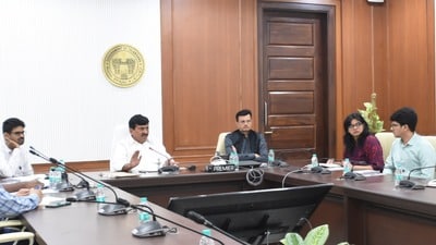 మంత్రి పొంగులేటి సమీక్ష