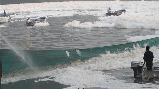 The water disruption is triggered by contamination in the Yamuna. (HT Archive)